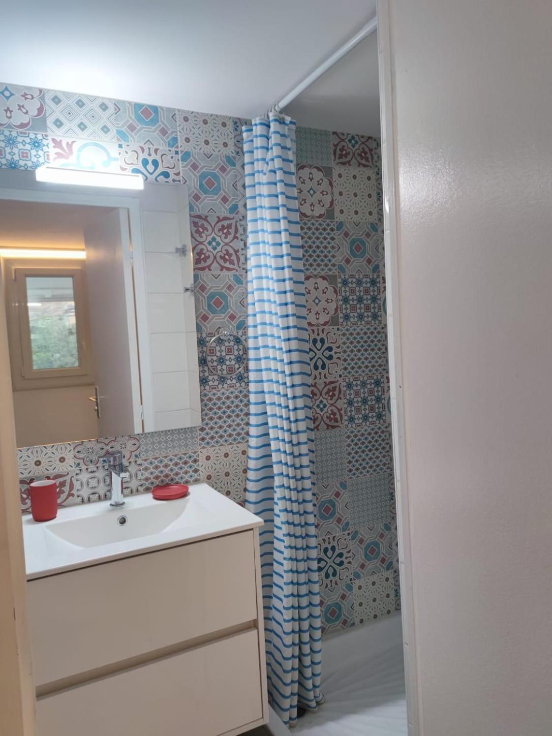 Holiday home Les Pieds Dans L'eau Aux Mers Du Sud - Les Ayguades